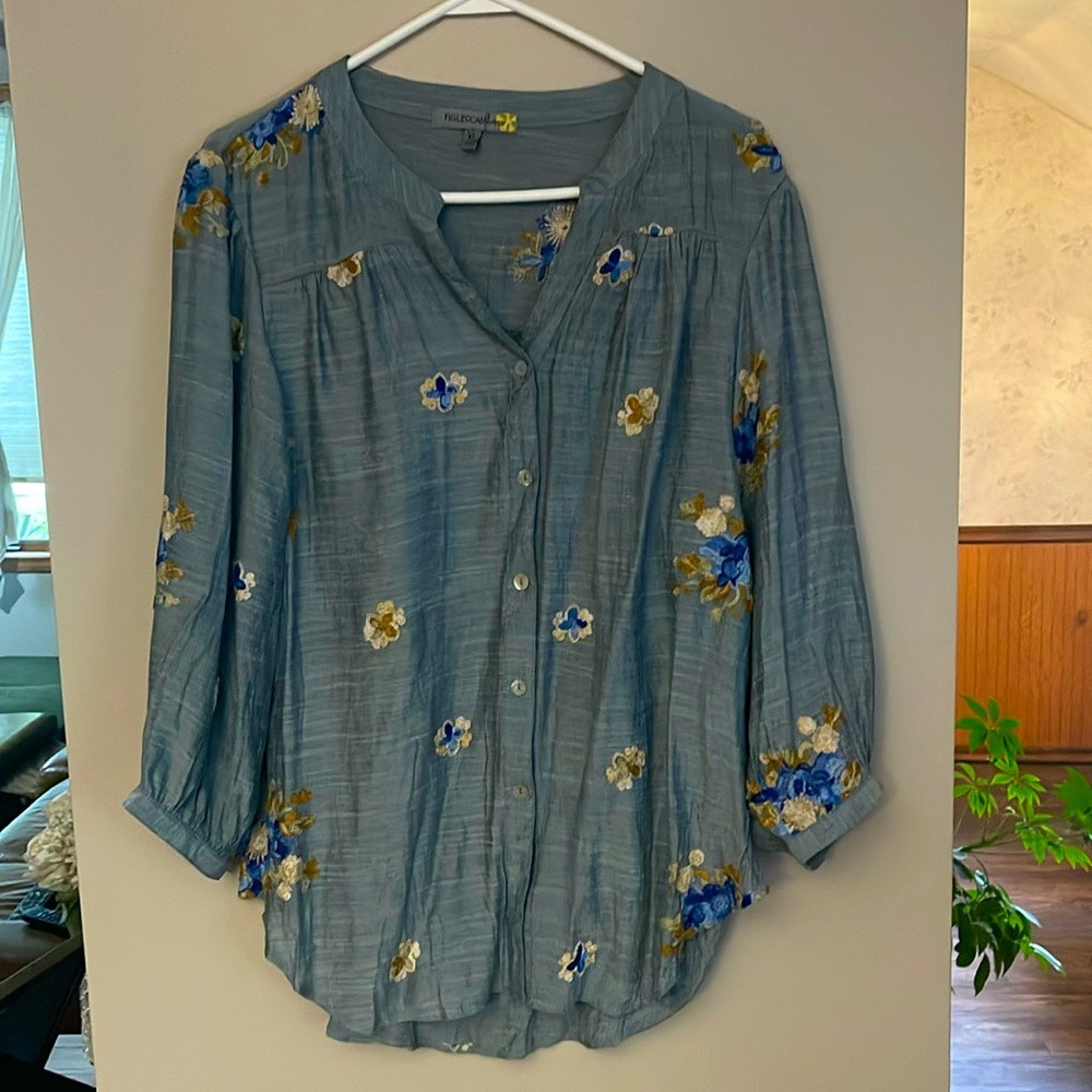 XL Blouse.  Never worn.  Rayon And Polyester